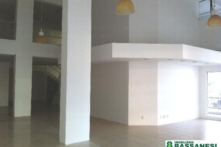 Loja com 272m², no bairro São Pelegrino em Caxias do Sul para Comprar