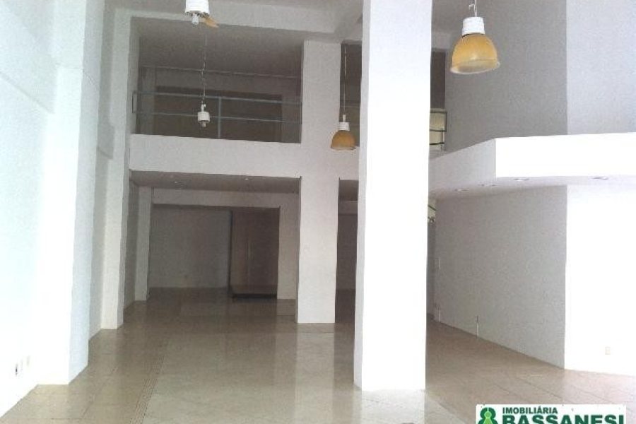 Loja com 272m², no bairro São Pelegrino em Caxias do Sul para Comprar