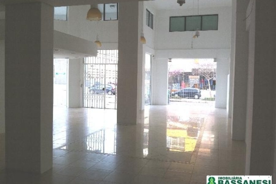 Loja com 272m², no bairro São Pelegrino em Caxias do Sul para Comprar