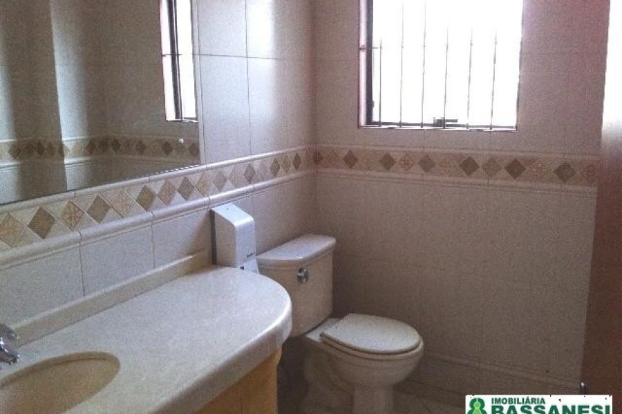 Loja com 272m², no bairro São Pelegrino em Caxias do Sul para Comprar