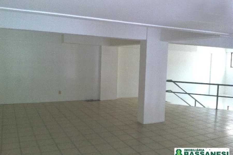 Loja com 272m², no bairro São Pelegrino em Caxias do Sul para Comprar