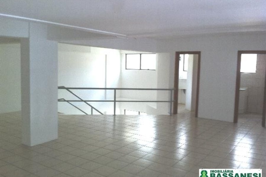 Loja com 272m², no bairro São Pelegrino em Caxias do Sul para Comprar