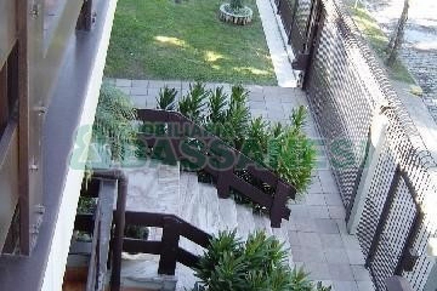 Casa com 600m², 5 dormitórios, 4 vagas, no bairro Saint Etienne em Caxias do Sul para Comprar