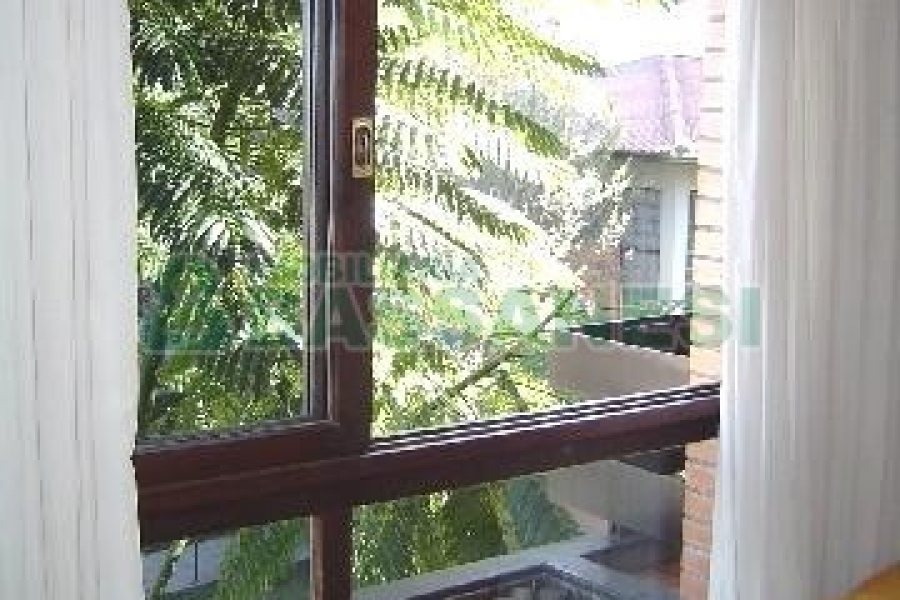 Casa com 600m², 5 dormitórios, 4 vagas, no bairro Saint Etienne em Caxias do Sul para Comprar