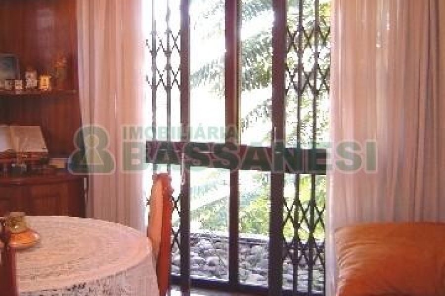 Casa com 600m², 5 dormitórios, 4 vagas, no bairro Saint Etienne em Caxias do Sul para Comprar