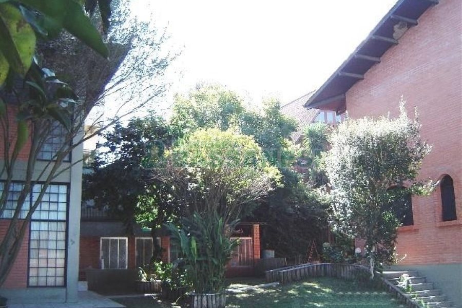 Casa com 600m², 5 dormitórios, 4 vagas, no bairro Saint Etienne em Caxias do Sul para Comprar