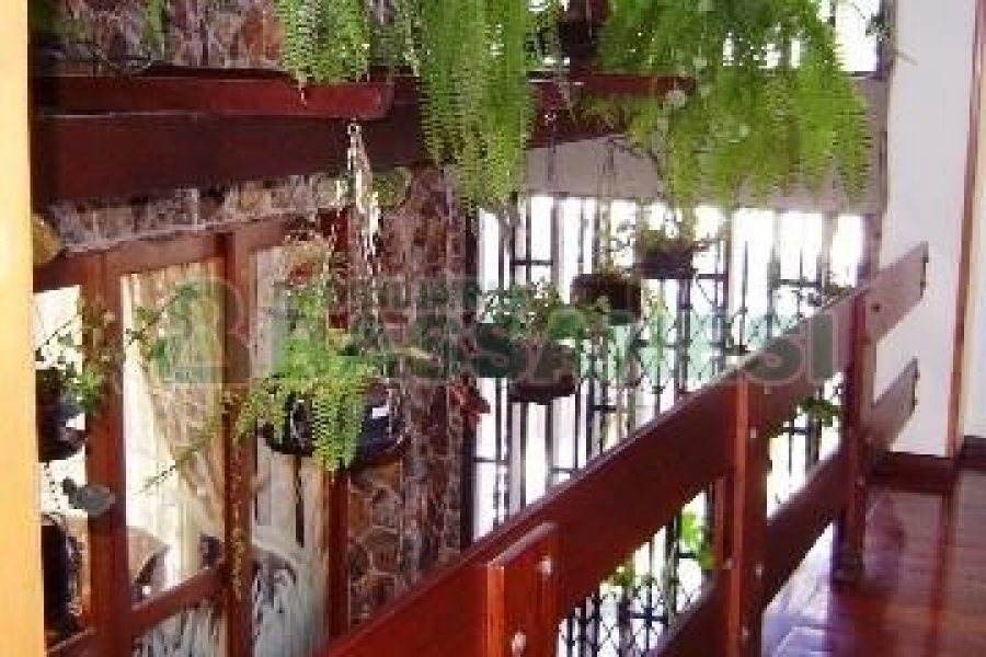 Casa com 600m², 5 dormitórios, 4 vagas, no bairro Saint Etienne em Caxias do Sul para Comprar