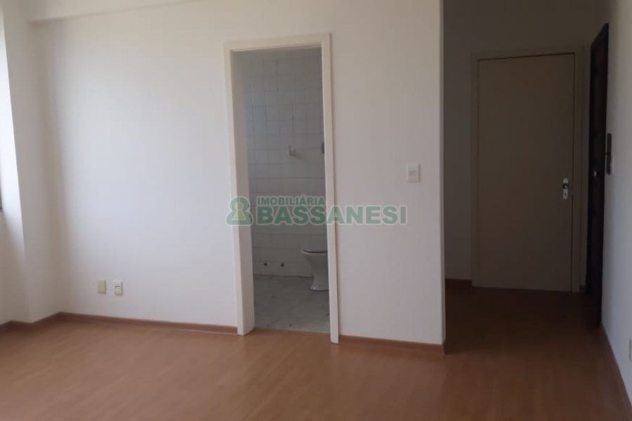 Sala com 42m², no bairro Centro em Caxias do Sul para Alugar