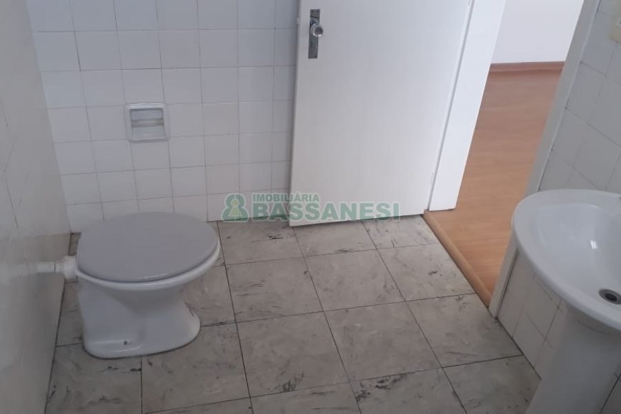 Sala com 42m², no bairro Centro em Caxias do Sul para Alugar