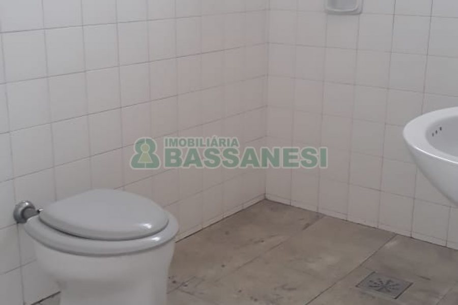 Sala com 42m², no bairro Centro em Caxias do Sul para Alugar