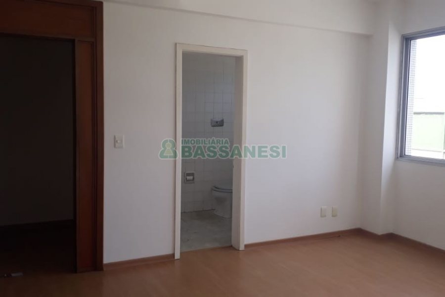 Sala com 42m², no bairro Centro em Caxias do Sul para Alugar