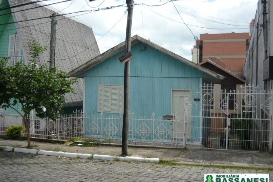 Casa, 3 dormitórios, 1 vaga, no bairro Pio X em Caxias do Sul para Comprar