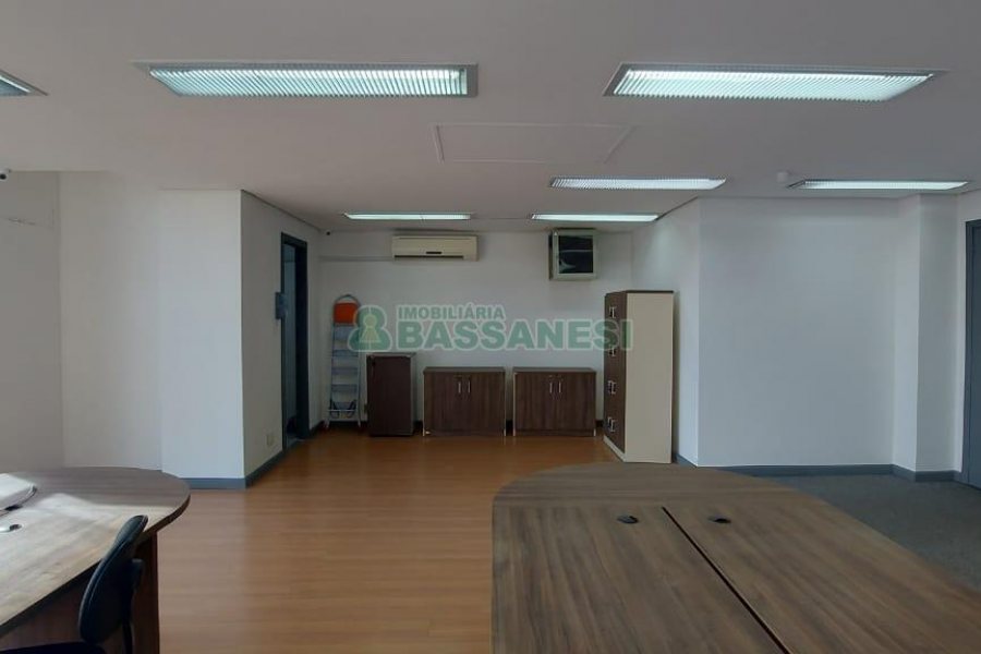 Sala com 50m², no bairro Centro em Caxias do Sul para Alugar