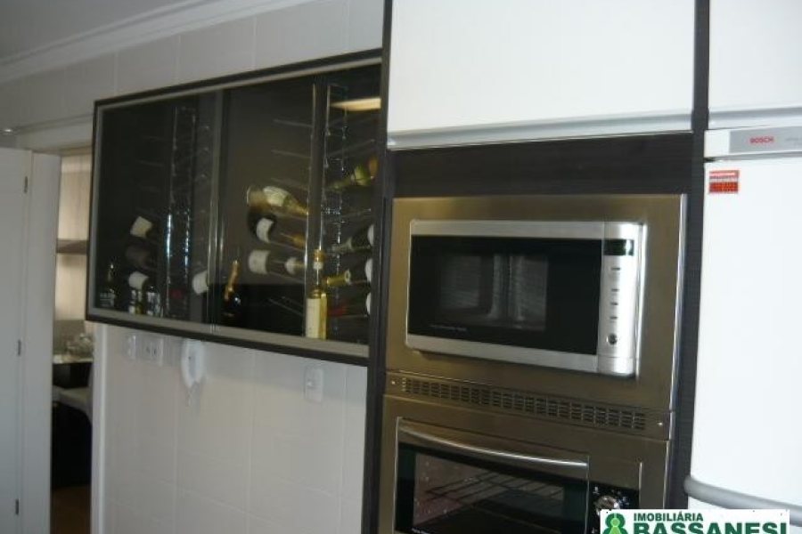 Apartamento com 123m², 3 dormitórios, 2 vagas, no bairro Centro em Caxias do Sul para Comprar