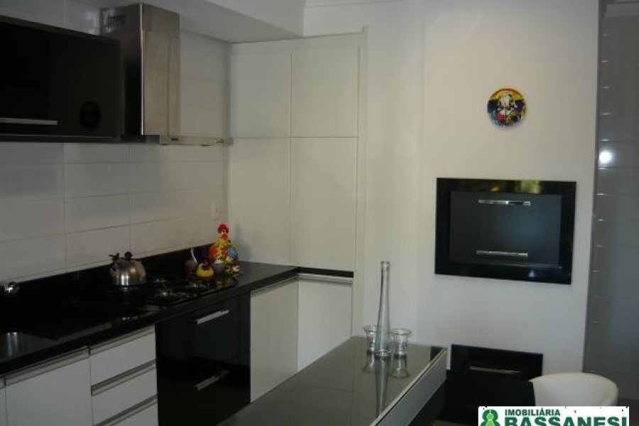 Apartamento com 123m², 3 dormitórios, 2 vagas, no bairro Centro em Caxias do Sul para Comprar