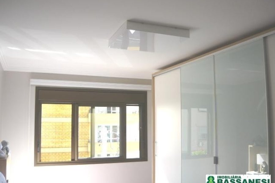 Apartamento com 123m², 3 dormitórios, 2 vagas, no bairro Centro em Caxias do Sul para Comprar