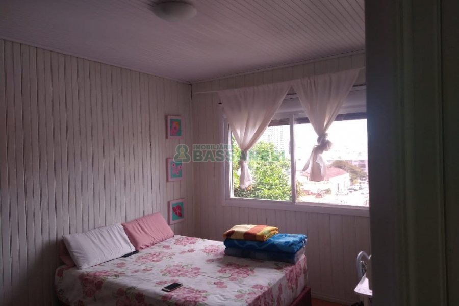 Casa Comercial com 120m², 5 dormitórios, 2 vagas, no bairro Madureira em Caxias do Sul para Comprar