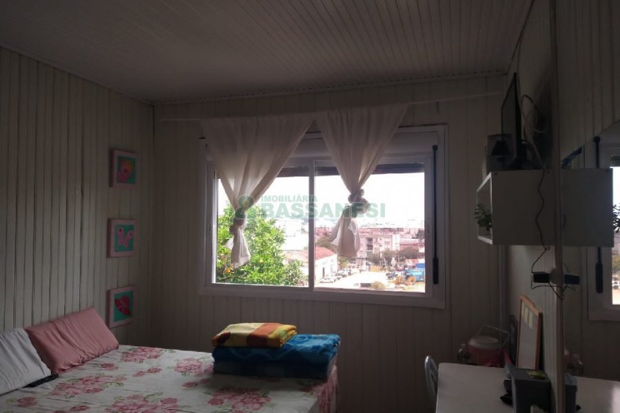 Casa Comercial com 120m², 5 dormitórios, 2 vagas, no bairro Madureira em Caxias do Sul para Comprar