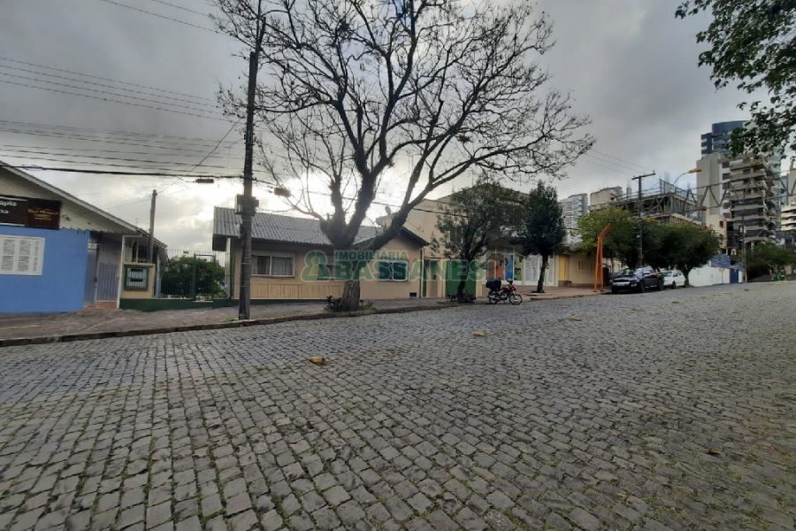 Casa Comercial com 120m², 5 dormitórios, 2 vagas, no bairro Madureira em Caxias do Sul para Comprar