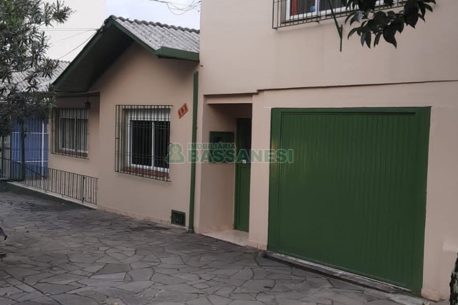 Casa Comercial com 120m², 5 dormitórios, 2 vagas, no bairro Madureira em Caxias do Sul para Comprar