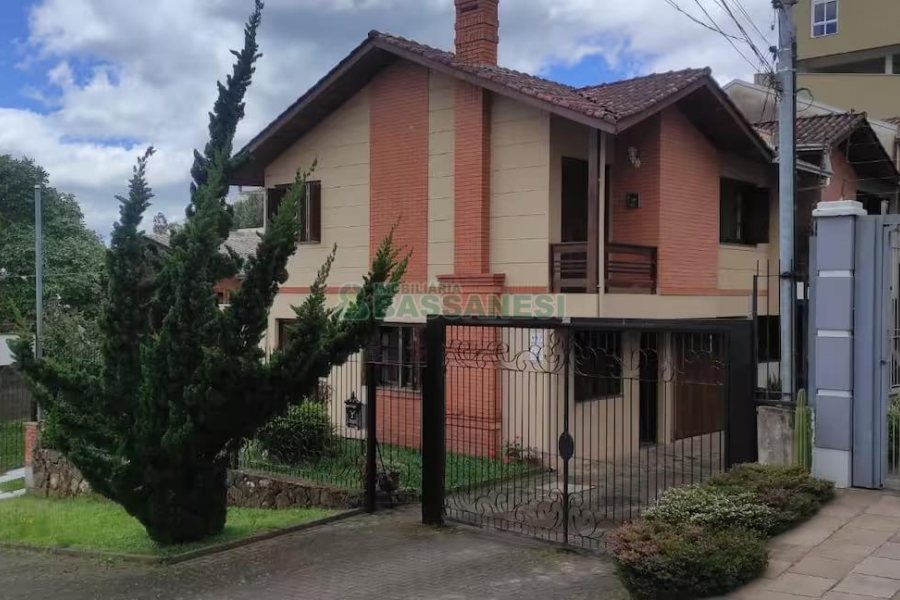 Sobrado com 105m², 3 dormitórios, 1 vaga, no bairro Santa Catarina em Caxias do Sul para Alugar