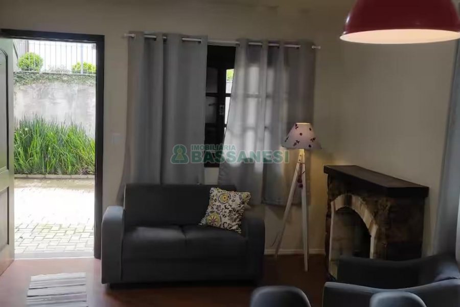 Sobrado com 105m², 3 dormitórios, 1 vaga, no bairro Santa Catarina em Caxias do Sul para Alugar