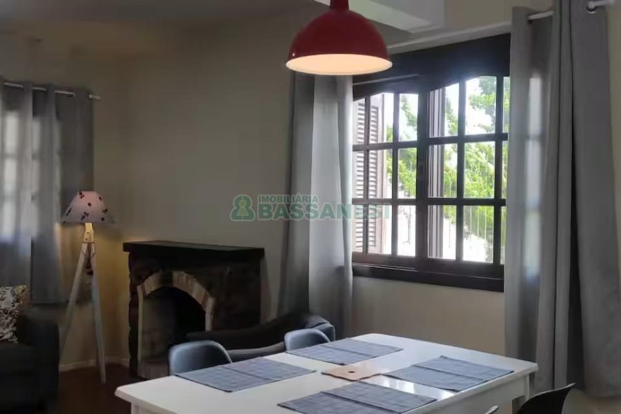 Sobrado com 105m², 3 dormitórios, 1 vaga, no bairro Santa Catarina em Caxias do Sul para Alugar