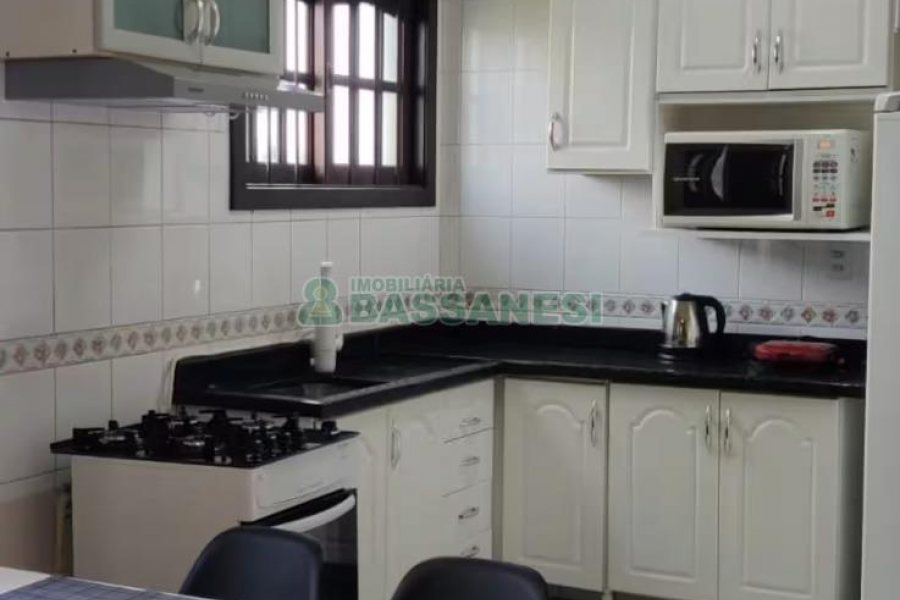 Sobrado com 105m², 3 dormitórios, 1 vaga, no bairro Santa Catarina em Caxias do Sul para Alugar