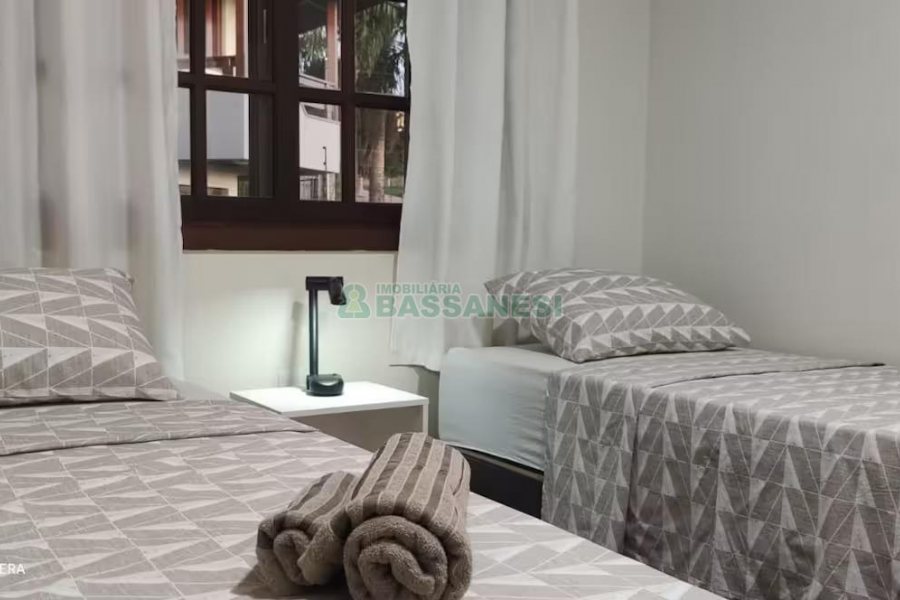 Sobrado com 105m², 3 dormitórios, 1 vaga, no bairro Santa Catarina em Caxias do Sul para Alugar