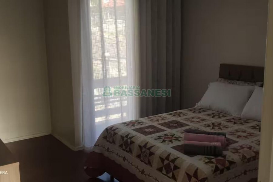 Sobrado com 105m², 3 dormitórios, 1 vaga, no bairro Santa Catarina em Caxias do Sul para Alugar