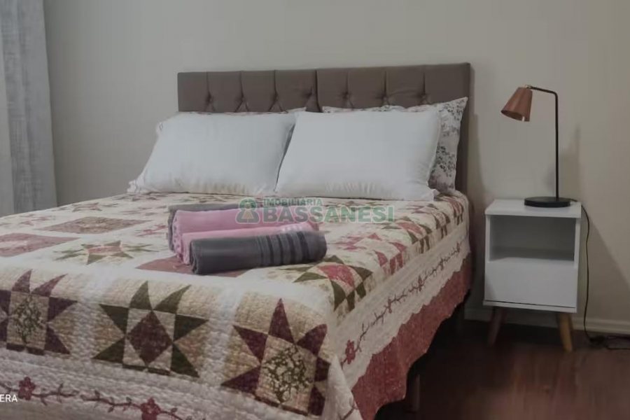 Sobrado com 105m², 3 dormitórios, 1 vaga, no bairro Santa Catarina em Caxias do Sul para Alugar