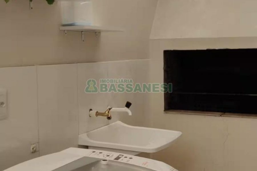 Sobrado com 105m², 3 dormitórios, 1 vaga, no bairro Santa Catarina em Caxias do Sul para Alugar