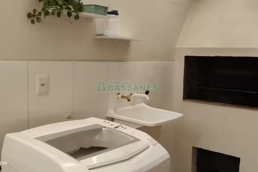 Sobrado com 105m², 3 dormitórios, 1 vaga, no bairro Santa Catarina em Caxias do Sul para Alugar