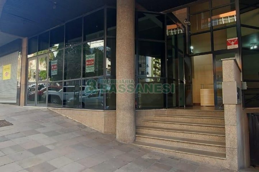 Loja com 451m², 2 vagas, no bairro Centro em Caxias do Sul para Alugar