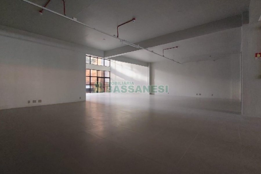Loja com 451m², 2 vagas, no bairro Centro em Caxias do Sul para Alugar