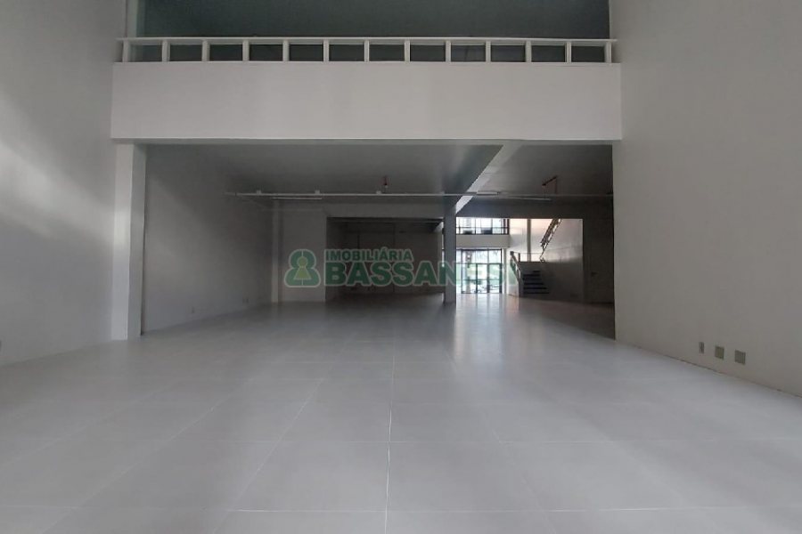 Loja com 451m², 2 vagas, no bairro Centro em Caxias do Sul para Alugar