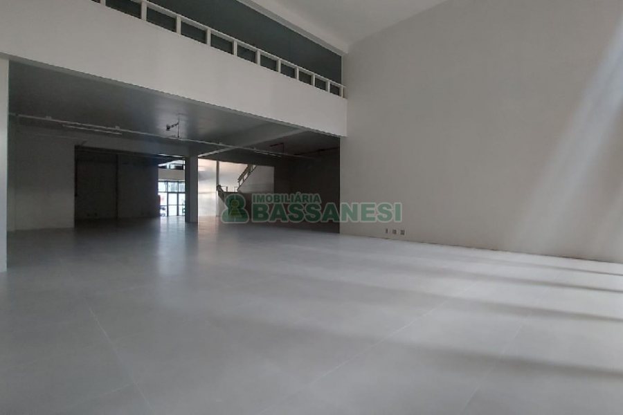 Loja com 451m², 2 vagas, no bairro Centro em Caxias do Sul para Alugar
