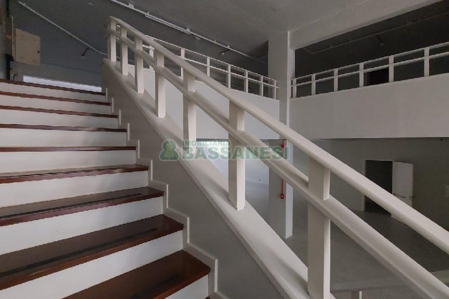 Loja com 451m², 2 vagas, no bairro Centro em Caxias do Sul para Alugar