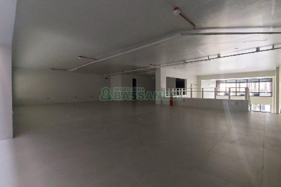 Loja com 451m², 2 vagas, no bairro Centro em Caxias do Sul para Alugar