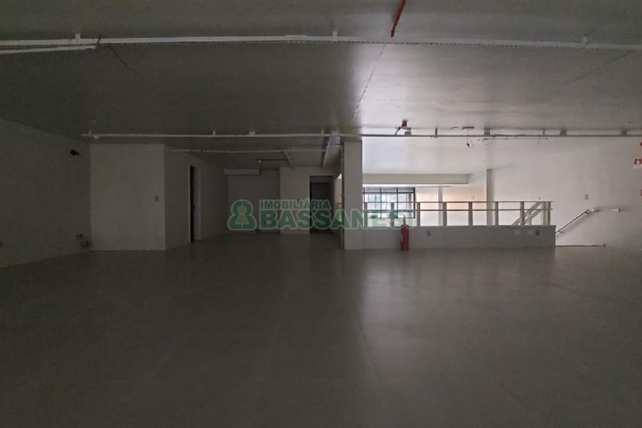 Loja com 451m², 2 vagas, no bairro Centro em Caxias do Sul para Alugar