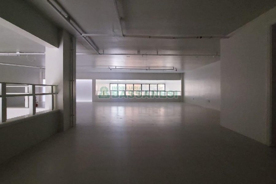 Loja com 451m², 2 vagas, no bairro Centro em Caxias do Sul para Alugar