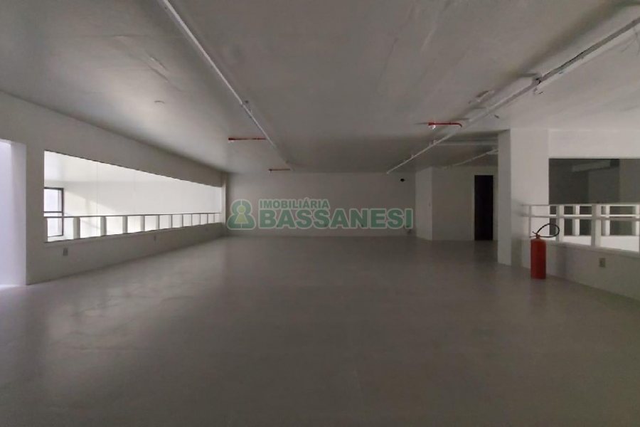 Loja com 451m², 2 vagas, no bairro Centro em Caxias do Sul para Alugar