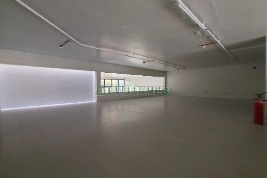 Loja com 451m², 2 vagas, no bairro Centro em Caxias do Sul para Alugar