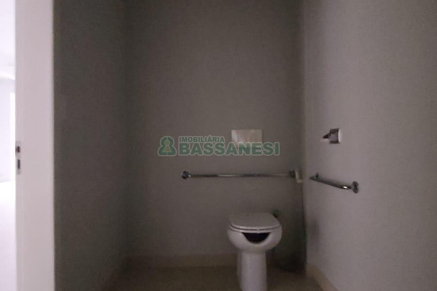 Loja com 451m², 2 vagas, no bairro Centro em Caxias do Sul para Alugar