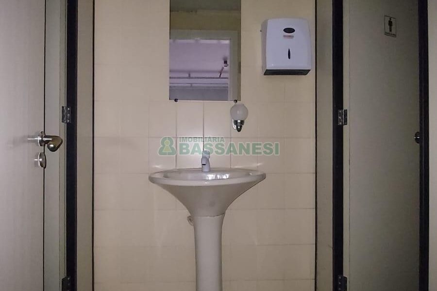 Loja com 451m², 2 vagas, no bairro Centro em Caxias do Sul para Alugar