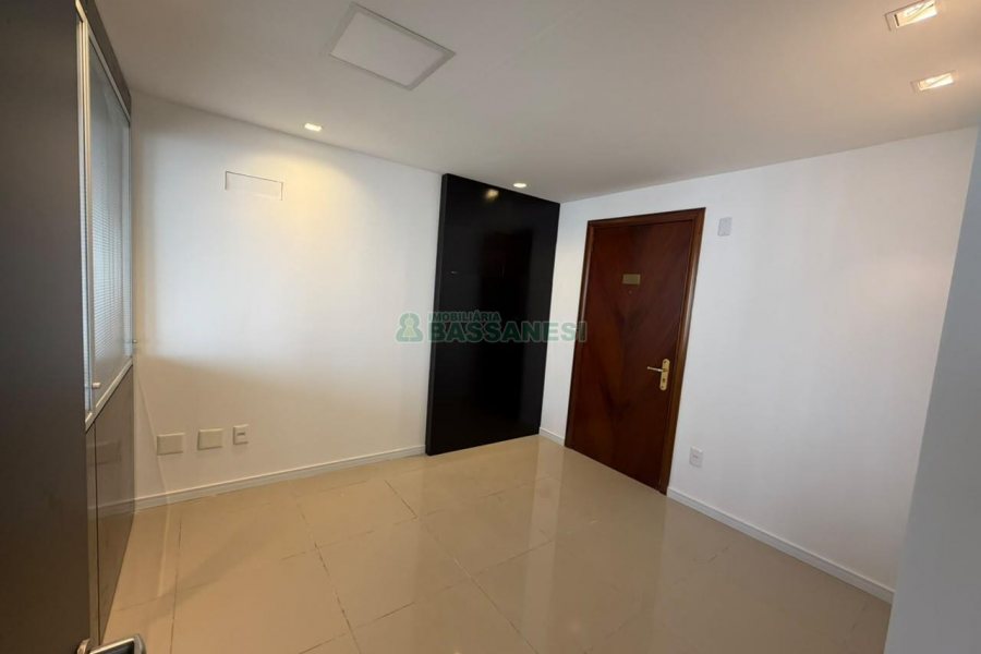 Sala com 105m², 1 vaga, no bairro Centro em Caxias do Sul para Alugar
