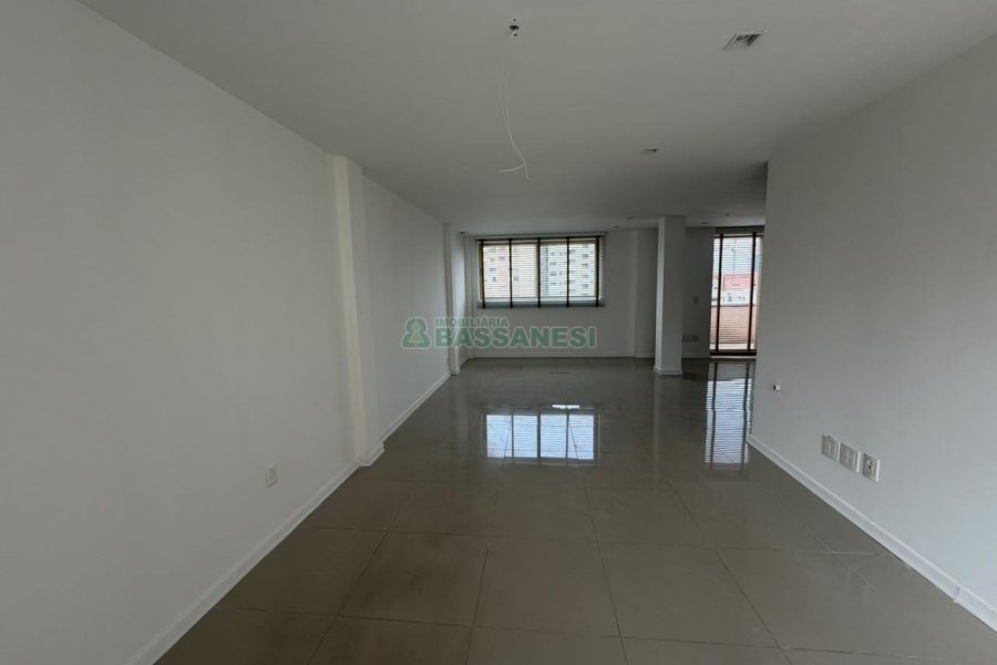 Sala com 105m², 1 vaga, no bairro Centro em Caxias do Sul para Alugar