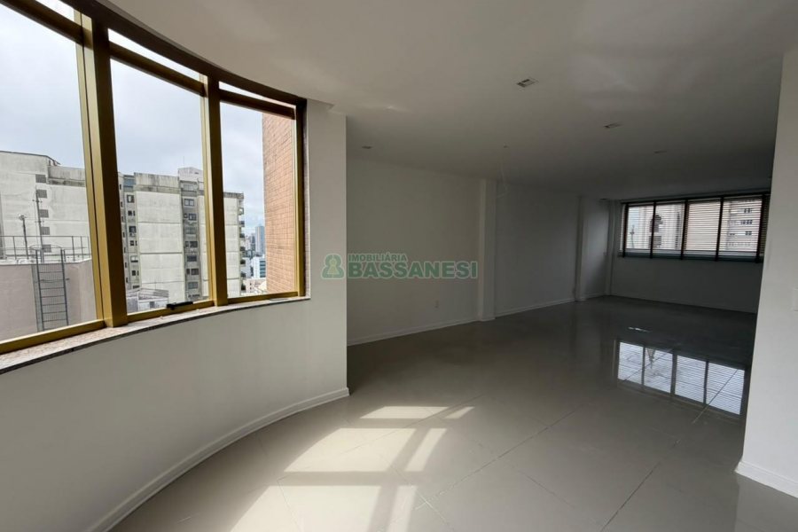 Sala com 105m², 1 vaga, no bairro Centro em Caxias do Sul para Alugar