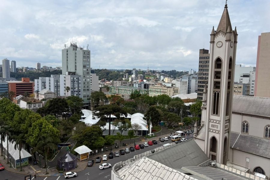 Sala com 105m², 1 vaga, no bairro Centro em Caxias do Sul para Alugar