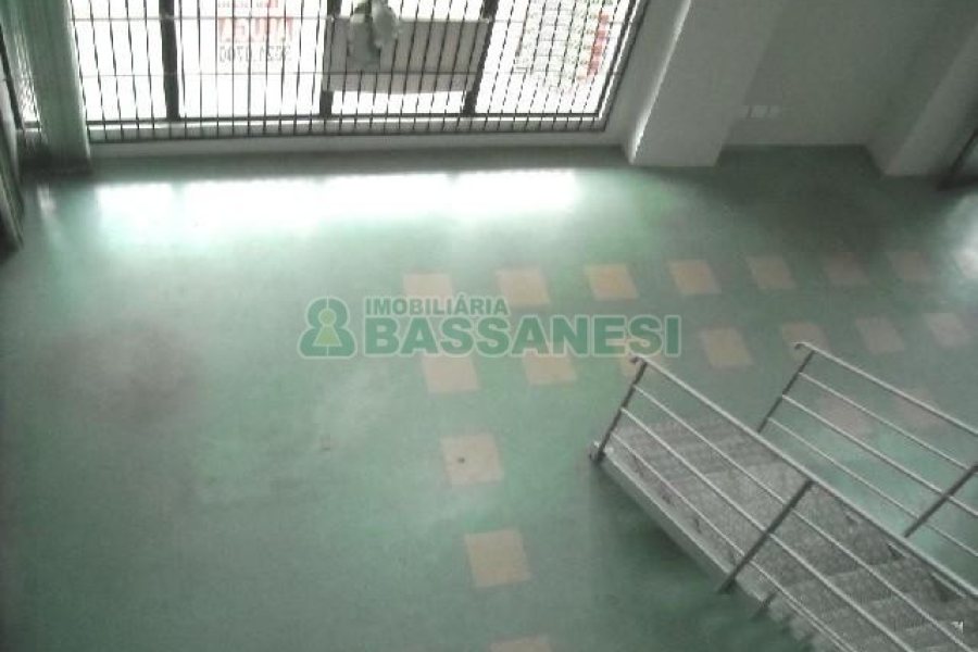 Loja com 370m², no bairro Lourdes em Caxias do Sul para Alugar